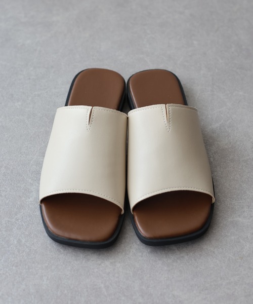 BLUEEAST（ブルーイースト）の「センタースリットスライドサンダル（サンダル・レディース・ブラック/ホワイト・MEDIUM/LARGE）」の7枚目の写真