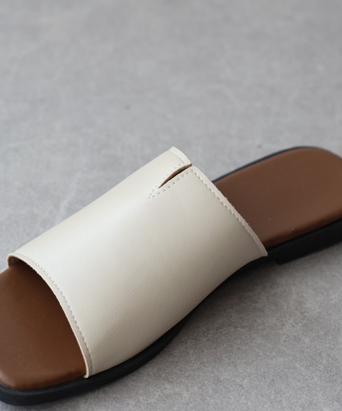 BLUEEAST（ブルーイースト）の「センタースリットスライドサンダル（サンダル・レディース・ブラック/ホワイト・MEDIUM/LARGE）」の11枚目の写真