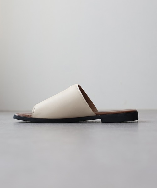 BLUEEAST（ブルーイースト）の「センタースリットスライドサンダル（サンダル・レディース・ブラック/ホワイト・MEDIUM/LARGE）」の9枚目の写真