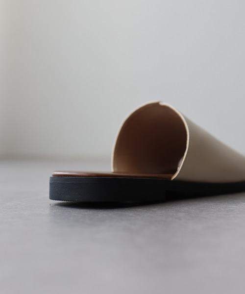 BLUEEAST（ブルーイースト）の「センタースリットスライドサンダル（サンダル・レディース・ブラック/ホワイト・MEDIUM/LARGE）」の10枚目の写真