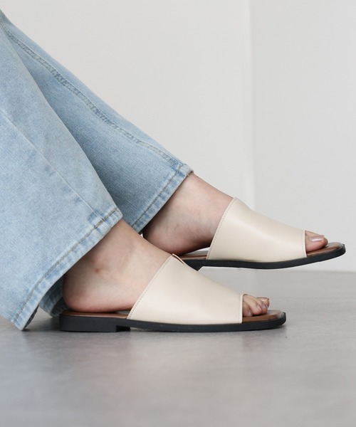 BLUEEAST（ブルーイースト）の「センタースリットスライドサンダル（サンダル・レディース・ブラック/ホワイト・MEDIUM/LARGE）」の4枚目の写真