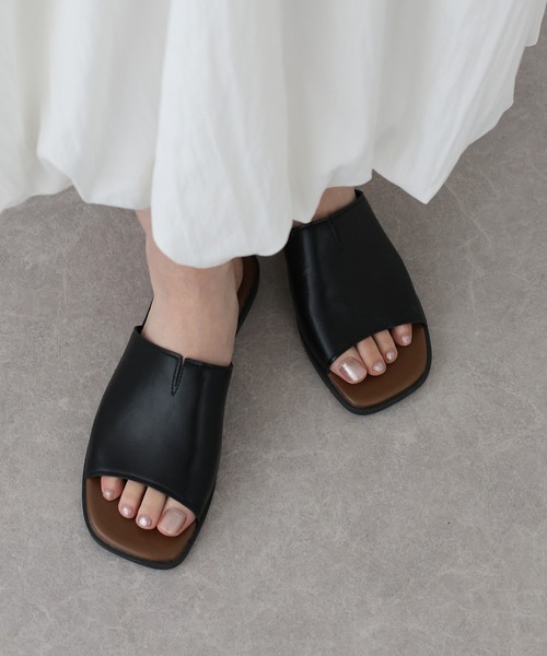 BLUEEAST（ブルーイースト）の「センタースリットスライドサンダル（サンダル・レディース・ブラック/ホワイト・MEDIUM/LARGE）」の5枚目の写真