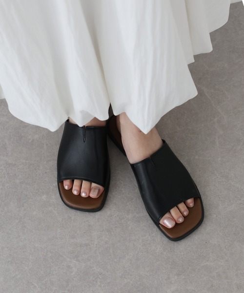 BLUEEAST（ブルーイースト）の「センタースリットスライドサンダル（サンダル・レディース・ブラック/ホワイト・MEDIUM/LARGE）」の6枚目の写真