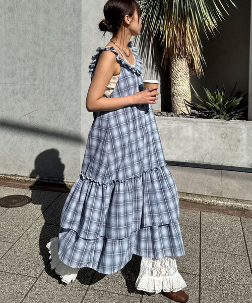 CIAOPANIC（チャオパニック）の「フリルネックティアードワンピース（ワンピース・レディース・ブラック/サックスブルー/ブロンズ/ホワイト/イエロー・0/1）」の4枚目の写真