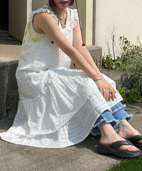 CIAOPANIC（チャオパニック）の「フリルネックティアードワンピース（ワンピース・レディース・ブラック/サックスブルー/ブロンズ/ホワイト/イエロー・0/1）」の7枚目の写真