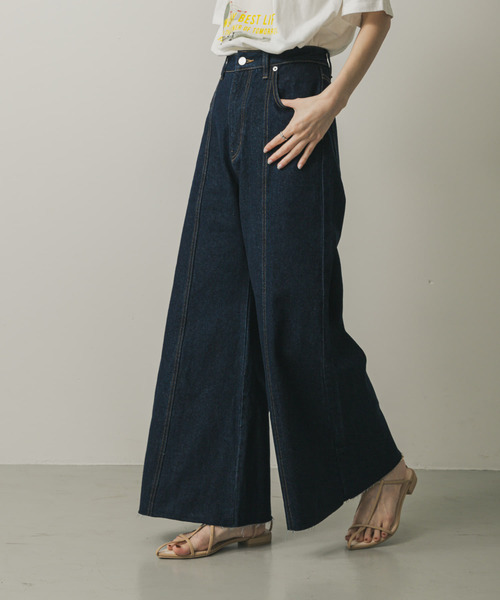 SENSE OF PLACE by URBAN RESEARCH（センスオブプレイスバイアーバンリサーチ）の「ルーズフレアデニム（デニムパンツ・レディース・ワンウォッシュ/グレー/ライトインディゴブルー・MEDIUM/SMALL）」の21枚目の写真