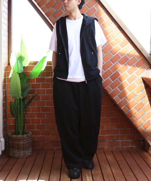 ８(eight)（エイト）の「ノースリーブジップパーカー（ベスト・メンズ・ブラック/グレー・LARGE/MEDIUM）」の6枚目の写真