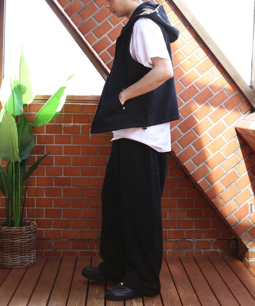 ８(eight)（エイト）の「ノースリーブジップパーカー（ベスト・メンズ・ブラック/グレー・LARGE/MEDIUM）」の7枚目の写真