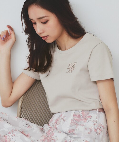 新品✨2024SS｜カデュネ｜エンブレム 刺繍 ロゴ Tシャツ ホワイト 白 新品】定価14 300円 2024SS カデュネ エンブレム 刺繍 ロゴ T