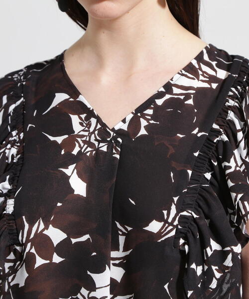 PINKY&DIANNE（ピンキーアンドダイアン）の「◆【接触冷感】グラデーションフラワープリントブラウス（シャツ/ブラウス・レディース・ブラック系その他/ピンク系その他・38）」の22枚目の写真