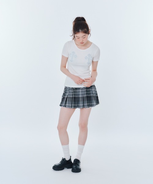 FCMM（エフシーエムエム）の「【日本限定】CROSS PATCH TEE / クロスパッチTEE（Tシャツ/カットソー・レディース・ブラック/ライトブルー/オフホワイト/チャコールグレー・MEDIUM/SMALL）」の6枚目の写真