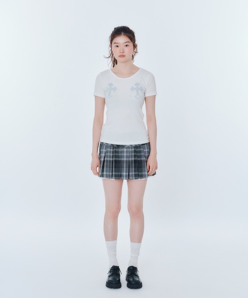 FCMM（エフシーエムエム）の「【日本限定】CROSS PATCH TEE / クロスパッチTEE（Tシャツ/カットソー・レディース・ブラック/ライトブルー/オフホワイト/チャコールグレー・MEDIUM/SMALL）」の7枚目の写真