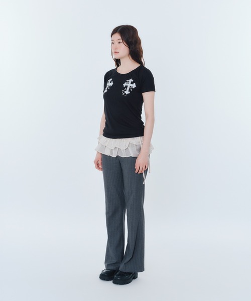 FCMM（エフシーエムエム）の「【日本限定】CROSS PATCH TEE / クロスパッチTEE（Tシャツ/カットソー・レディース・ブラック/ライトブルー/オフホワイト/チャコールグレー・MEDIUM/SMALL）」の8枚目の写真