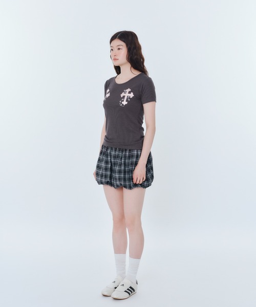 FCMM（エフシーエムエム）の「【日本限定】CROSS PATCH TEE / クロスパッチTEE（Tシャツ/カットソー・レディース・ブラック/ライトブルー/オフホワイト/チャコールグレー・MEDIUM/SMALL）」の12枚目の写真