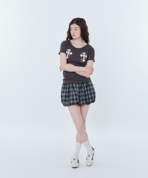 FCMM（エフシーエムエム）の「【日本限定】CROSS PATCH TEE / クロスパッチTEE（Tシャツ/カットソー・レディース・ブラック/ライトブルー/オフホワイト/チャコールグレー・MEDIUM/SMALL）」の13枚目の写真