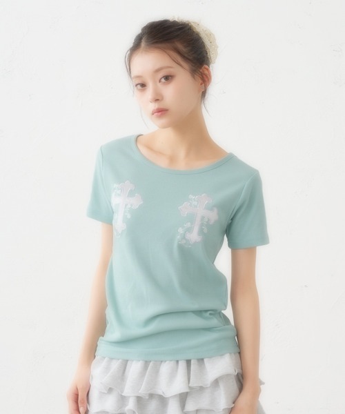 FCMM（エフシーエムエム）の「【日本限定】CROSS PATCH TEE / クロスパッチTEE（Tシャツ/カットソー・レディース・ブラック/ライトブルー/オフホワイト/チャコールグレー・MEDIUM/SMALL）」の15枚目の写真