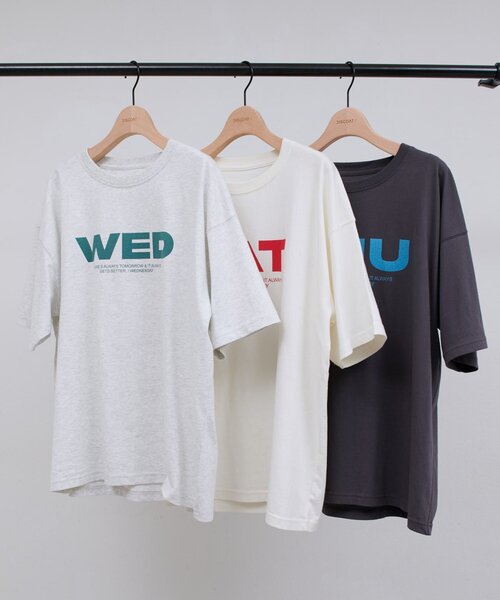 DISCOAT(ディスコート)の「【WEB限定】DAYグラフィックTシャツ(Tシャツ/カットソー・レディース・チャコールグレー/オフホワイト/ライトグレー・FREE)」の4枚目の写真