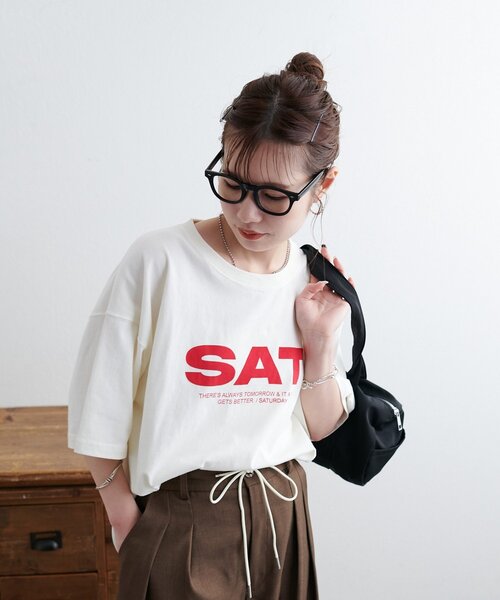 DISCOAT(ディスコート)の「【WEB限定】DAYグラフィックTシャツ(Tシャツ/カットソー・レディース・チャコールグレー/オフホワイト/ライトグレー・FREE)」の6枚目の写真