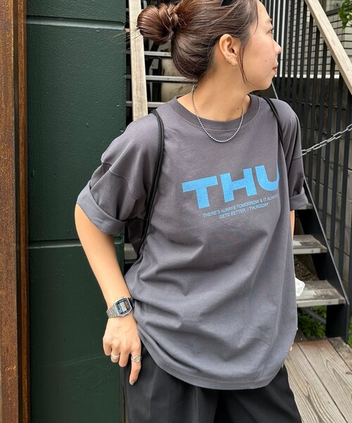 DISCOAT(ディスコート)の「【WEB限定】DAYグラフィックTシャツ(Tシャツ/カットソー・レディース・チャコールグレー/オフホワイト/ライトグレー・FREE)」の14枚目の写真