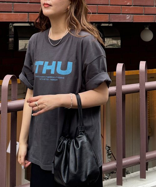 DISCOAT(ディスコート)の「【WEB限定】DAYグラフィックTシャツ(Tシャツ/カットソー・レディース・チャコールグレー/オフホワイト/ライトグレー・FREE)」の17枚目の写真