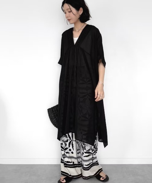LBC(エルビーシー)の「【インフルエンサー着用】【2点セット】Vネックピンタックセットワンピース(ワンピース・レディース・ブラック/ターコイズブルー/ブラウン/オレンジ/その他1/カーキ/レッド・M)」の7枚目の写真