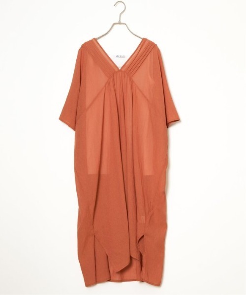 LBC(エルビーシー)の「Vネックピンタックセットワンピース(ワンピース・レディース・ブラック/ターコイズブルー/ブラウン/オレンジ・M)」の5枚目の写真