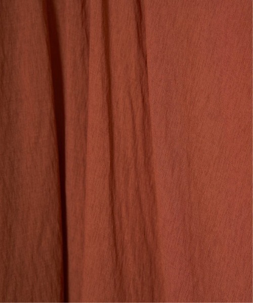 LBC(エルビーシー)の「Vネックピンタックセットワンピース(ワンピース・レディース・ブラック/ターコイズブルー/ブラウン/オレンジ・M)」の11枚目の写真