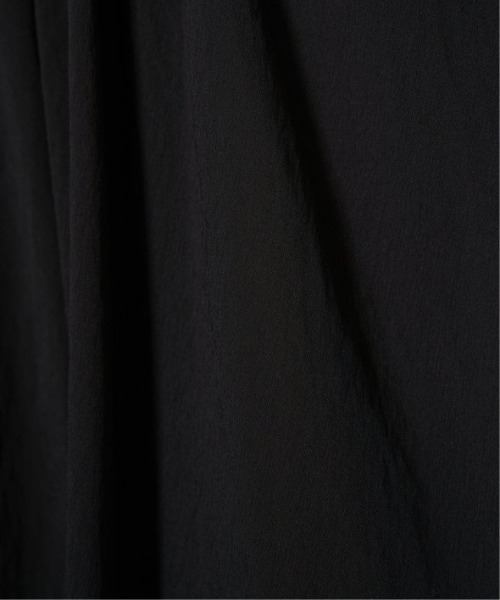 LBC(エルビーシー)の「Vネックピンタックセットワンピース(ワンピース・レディース・ブラック/ターコイズブルー/ブラウン/オレンジ・M)」の12枚目の写真