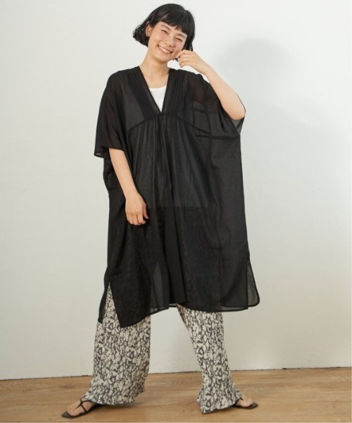 LBC(エルビーシー)の「Vネックピンタックセットワンピース(ワンピース・レディース・ブラック/ターコイズブルー/ブラウン/オレンジ・M)」の21枚目の写真