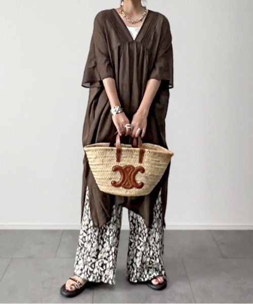 LBC(エルビーシー)の「Vネックピンタックセットワンピース(ワンピース・レディース・ブラック/ターコイズブルー/ブラウン/オレンジ・M)」の22枚目の写真