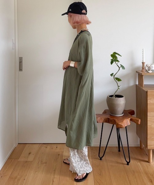 LBC(エルビーシー)の「【インフルエンサー着用】【2点セット】Vネックピンタックセットワンピース(ワンピース・レディース・ブラック/ターコイズブルー/ブラウン/オレンジ/その他1/カーキ/レッド・M)」の18枚目の写真