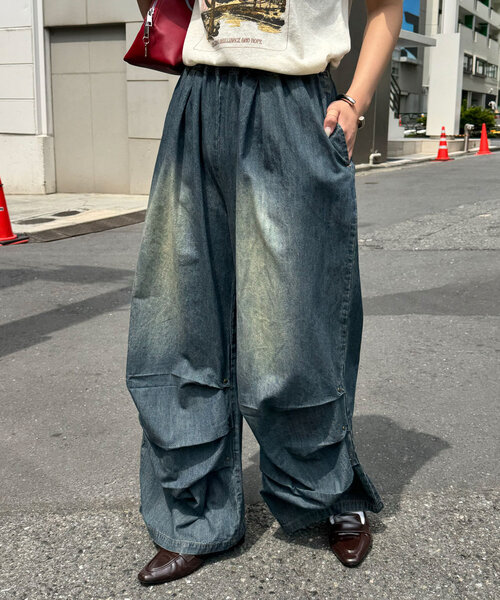 CIAOPANIC(チャオパニック)の「裾タックライトイージーデニムパンツ(デニムパンツ・レディース・ブルー・0/1)」の1枚目の写真