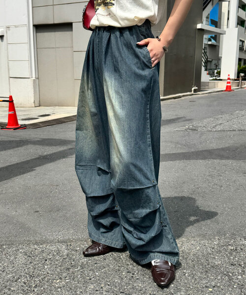 CIAOPANIC(チャオパニック)の「裾タックライトイージーデニムパンツ(デニムパンツ・レディース・ブルー・0/1)」の3枚目の写真