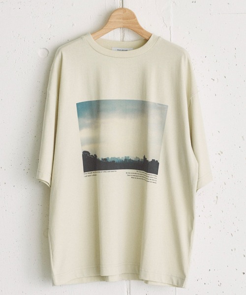 Doux archives（ドゥアルシーヴ）の「フォトプリント半袖Tee（Tシャツ/カットソー・レディース・チャコールグレー/オフホワイト/グレイッシュベージュ・38）」の3枚目の写真