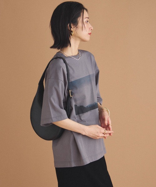 Doux archives（ドゥアルシーヴ）の「フォトプリント半袖Tee（Tシャツ/カットソー・レディース・チャコールグレー/オフホワイト/グレイッシュベージュ・38）」の7枚目の写真