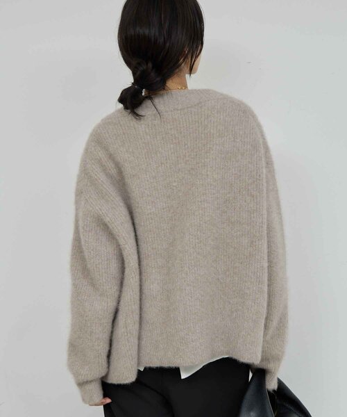 GALLARDAGALANTE（ガリャルダガランテ）の「ファーVネックカーディガン（ニット/セーター・レディース・モカ/オフホワイト・FREE）」の16枚目の写真