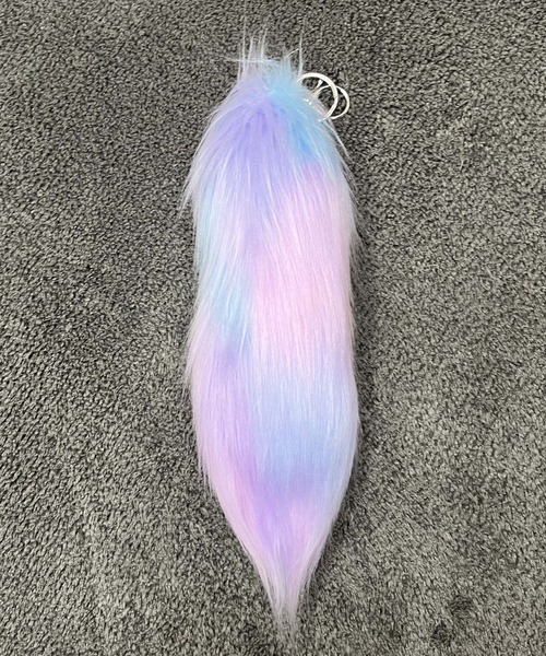 meJane(ミージェーン)の「しっぽチャーム パステルファーキーホルダー(チャーム・レディース・レインボー/パープル系・FREE)」の9枚目の写真