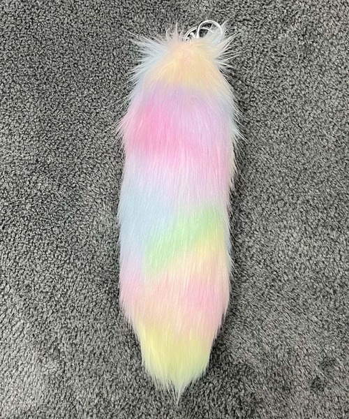 meJane(ミージェーン)の「しっぽチャーム パステルファーキーホルダー(チャーム・レディース・レインボー/パープル系・FREE)」の5枚目の写真