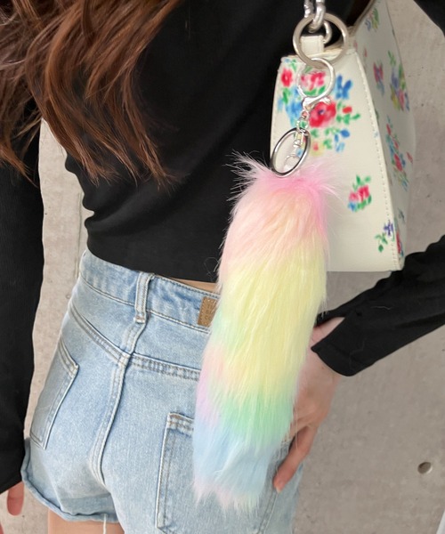 meJane(ミージェーン)の「しっぽチャーム パステルファーキーホルダー(チャーム・レディース・レインボー/パープル系・FREE)」の8枚目の写真