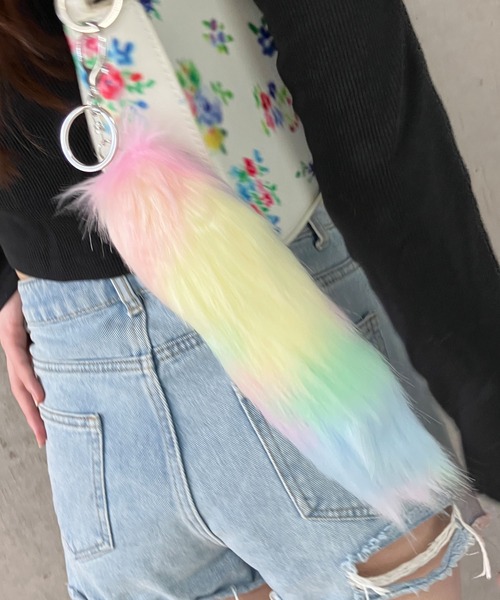 meJane(ミージェーン)の「しっぽチャーム パステルファーキーホルダー(チャーム・レディース・レインボー/パープル系・FREE)」の7枚目の写真