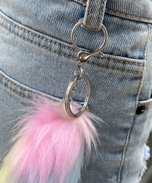 meJane(ミージェーン)の「しっぽチャーム パステルファーキーホルダー(チャーム・レディース・レインボー/パープル系・FREE)」の6枚目の写真