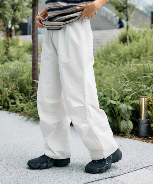 etsinta（エシンタ）の「etsintaパラシュートパンツ（カーゴパンツ・レディース・オフホワイト/ブラック・ONE SIZE）」の4枚目の写真