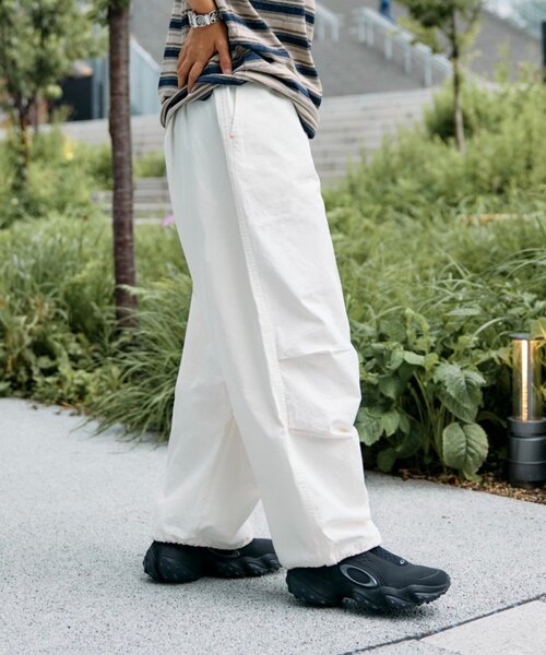 etsinta（エシンタ）の「etsintaパラシュートパンツ（カーゴパンツ・レディース・オフホワイト/ブラック・ONE SIZE）」の5枚目の写真