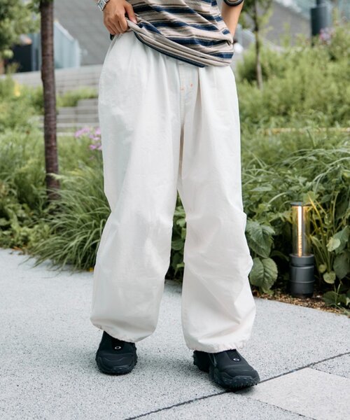 etsinta（エシンタ）の「etsintaパラシュートパンツ（カーゴパンツ・レディース・オフホワイト/ブラック・ONE SIZE）」の6枚目の写真