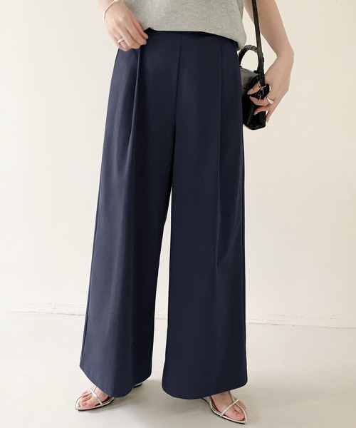 by LEGNA(バイレグナ)の「タック入りイージーフレアパンツ(その他パンツ・レディース・ネイビー/チャコール/ベージュ/ブラック/グレイッシュベージュ/カーキブラウン・L-Regular/M-Regular/L-Long/M-Long)」の6枚目の写真