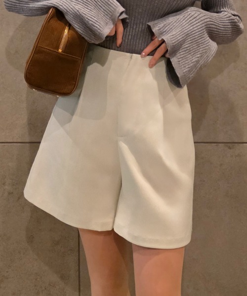 JUNOAH（ジュノア）の「タックショートパンツ（その他パンツ・レディース・チャコール/アイボリー/ブラック・LARGE/MEDIUM/SMALL）」の7枚目の写真