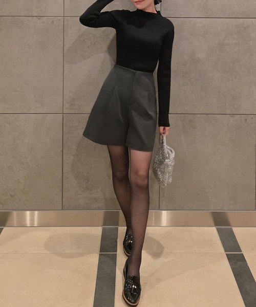 JUNOAH（ジュノア）の「タックショートパンツ（その他パンツ・レディース・チャコール/アイボリー/ブラック・LARGE/MEDIUM/SMALL）」の11枚目の写真