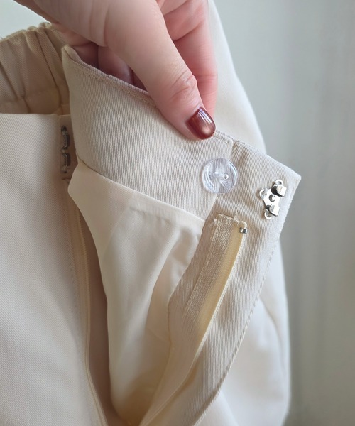 JUNOAH（ジュノア）の「タックショートパンツ（その他パンツ・レディース・チャコール/アイボリー/ブラック・LARGE/MEDIUM/SMALL）」の15枚目の写真