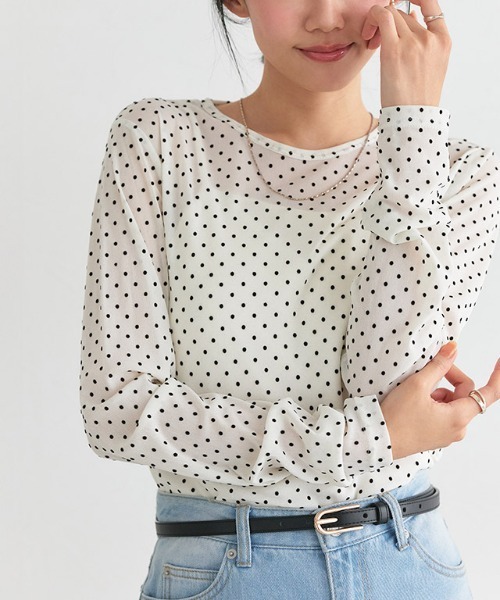 Pierrot(ピエロ)の「柄が選べるクルーネックロングスリーブシアーカットソー(Tシャツ/カットソー・レディース・アイボリー/ブルー系その他/ブラック/ホワイト系その他/シルバー/ブラック系その他2/ホワイト系その他2・L/M)」の3枚目の写真