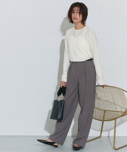 Pierrot(ピエロ)の「柄が選べるクルーネックロングスリーブシアーカットソー(Tシャツ/カットソー・レディース・アイボリー/ブルー系その他/ブラック/ホワイト系その他/シルバー/ブラック系その他2/ホワイト系その他2・L/M)」の15枚目の写真